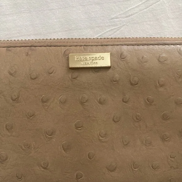 Kate Spade Embossed Wallet EUC - Picture 2 of 16